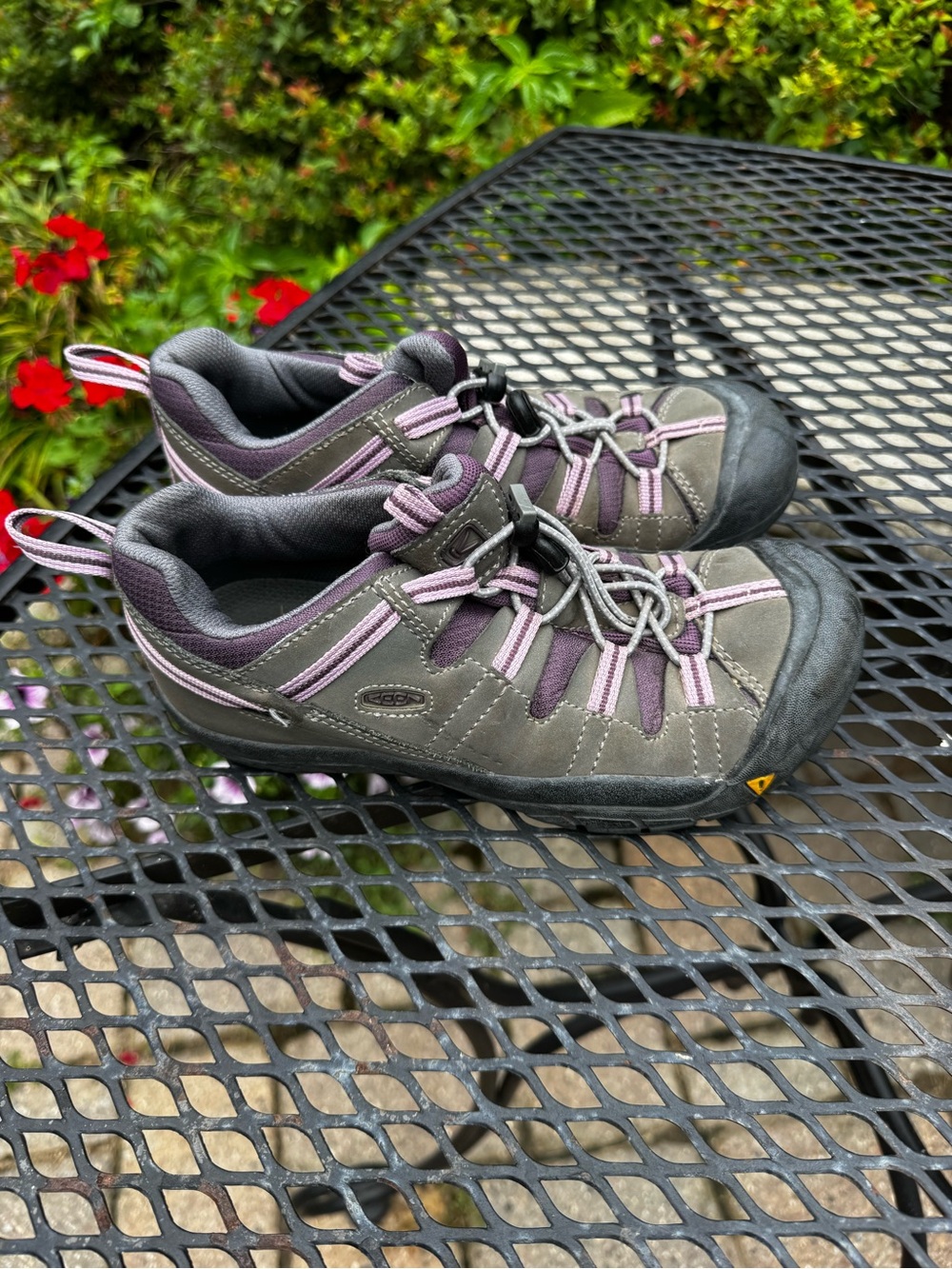 KEEN Targhee II Women's Grey with Purple Accent Waterproof Trail Sneakers Size 5
